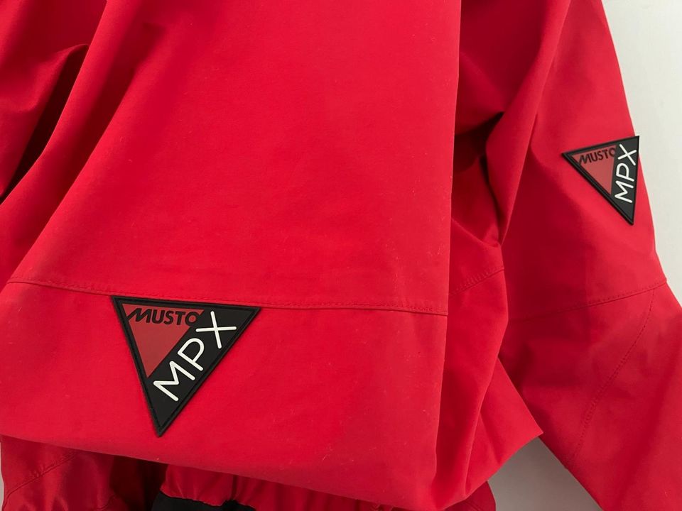 Trockenanzug Musto MPX Dinghi Kollektion Gr. M in rot in Neusäß