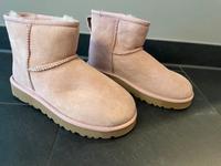 Ugg Damenwinterstiefel Gr. 36, neu, Classic Mini II, Rosa Baden-Württemberg - Aalen Vorschau