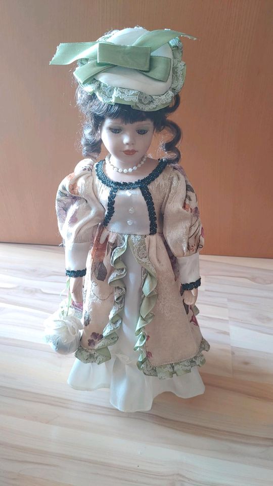 Sammlerpuppe  Barock Dame Höhe ca. 45 cm in Neckarsulm