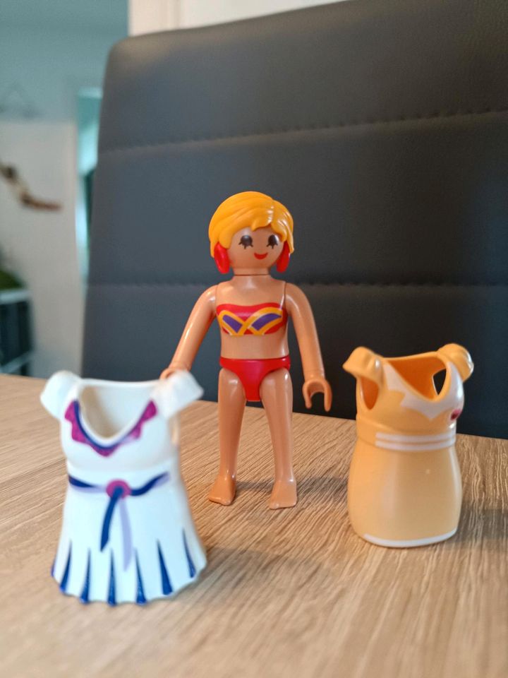 Playmobil Frau mit Kleidern in Döbeln