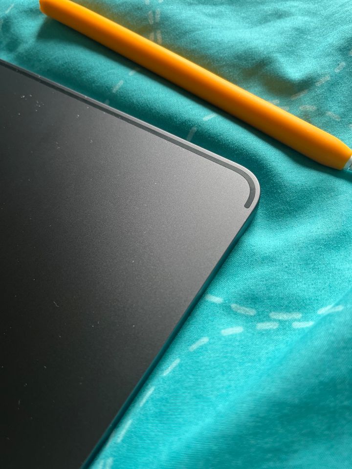 iPad Pro 12 (5th generation) 128 GB +Apple Pencil & Logi Keyboard in Berlin