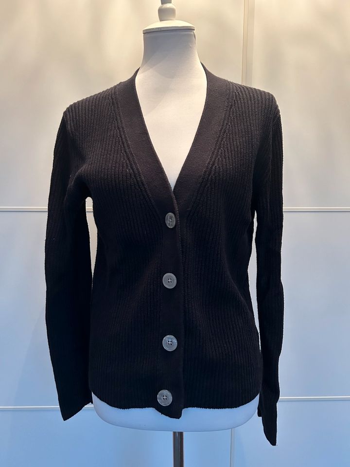 Dunkelblaue grobe Strickjacke in Adendorf