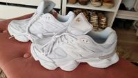 Neue ungetrage New Balance 9060  41 ,5 in weiss Damen und Herren Nordrhein-Westfalen - Erftstadt Vorschau
