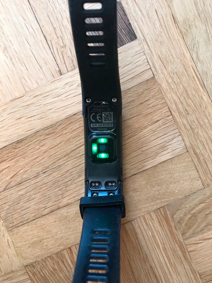 Garmin vivosmart deals 3 broken band