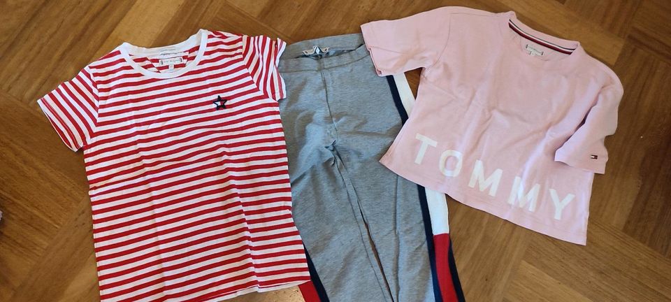 Tommy Hilfiger, Hose, T-Shirts, gr 122,128,140 in Ratingen