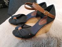 Schuhe von Tommy Hilfiger in Größe 39 Friedrichshain-Kreuzberg - Kreuzberg Vorschau
