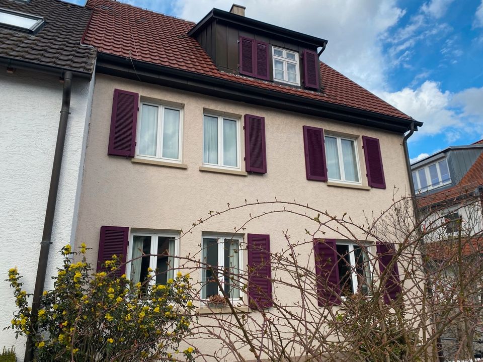 Doppelhaushälfte mit Potential in schöner Wohnlage in Sillenbuch mit großem Garten. in Stuttgart