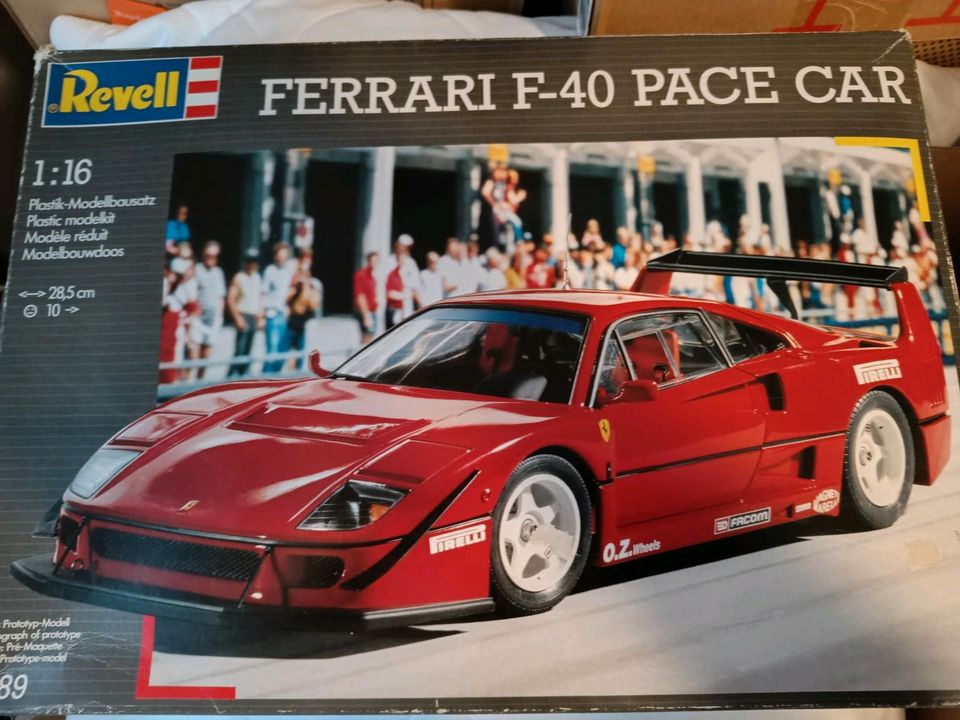 Revell Ferrari F-40 Pace Car 1:16 in Zettingen