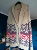 Winterliche weihnachtliche Strickjacke in Größe 38 beige lila pin Nordrhein-Westfalen - Dorsten Vorschau