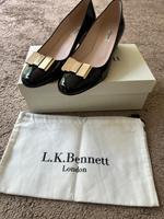LK Bennett klassische schwarze Lackpumps Berlin - Wilmersdorf Vorschau