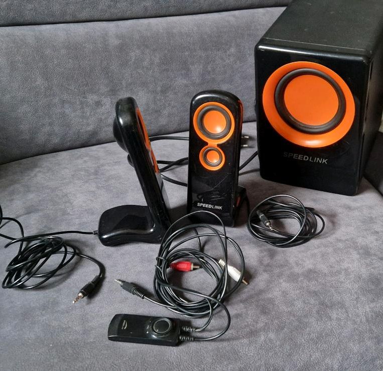 Vivente 2.1 Subwoofer System, black-orange in Schwalbach a. Taunus