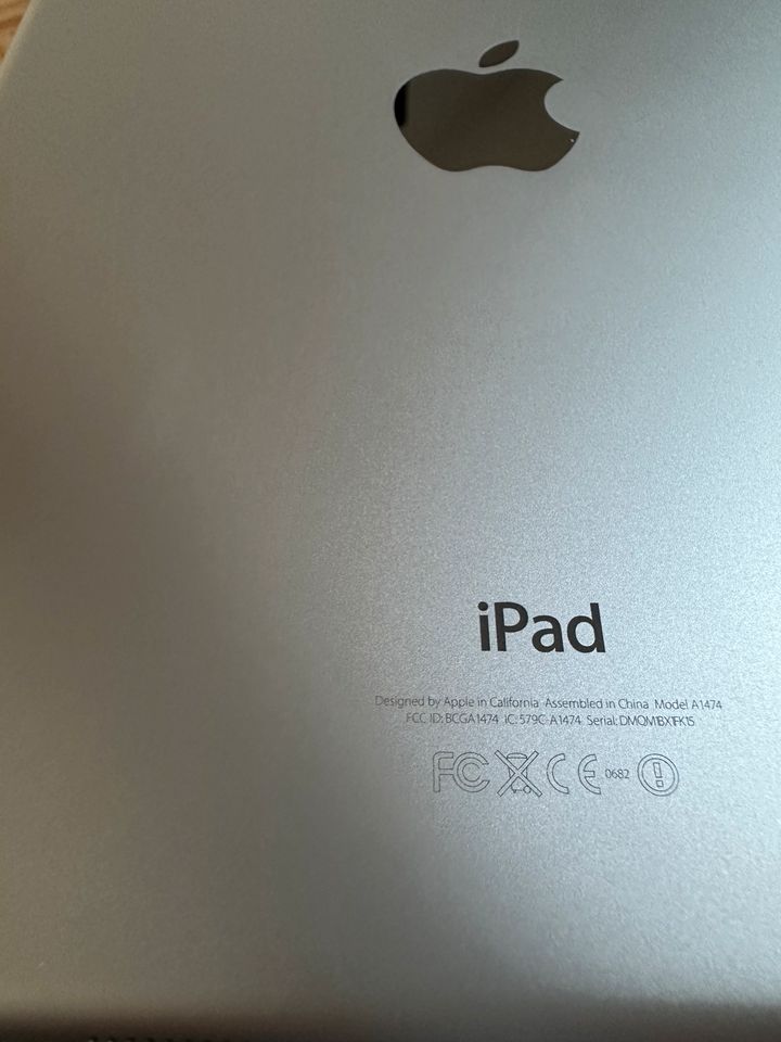 iPad Air 32 GB Wi-Fi Silver Model A1474 in Karlsruhe