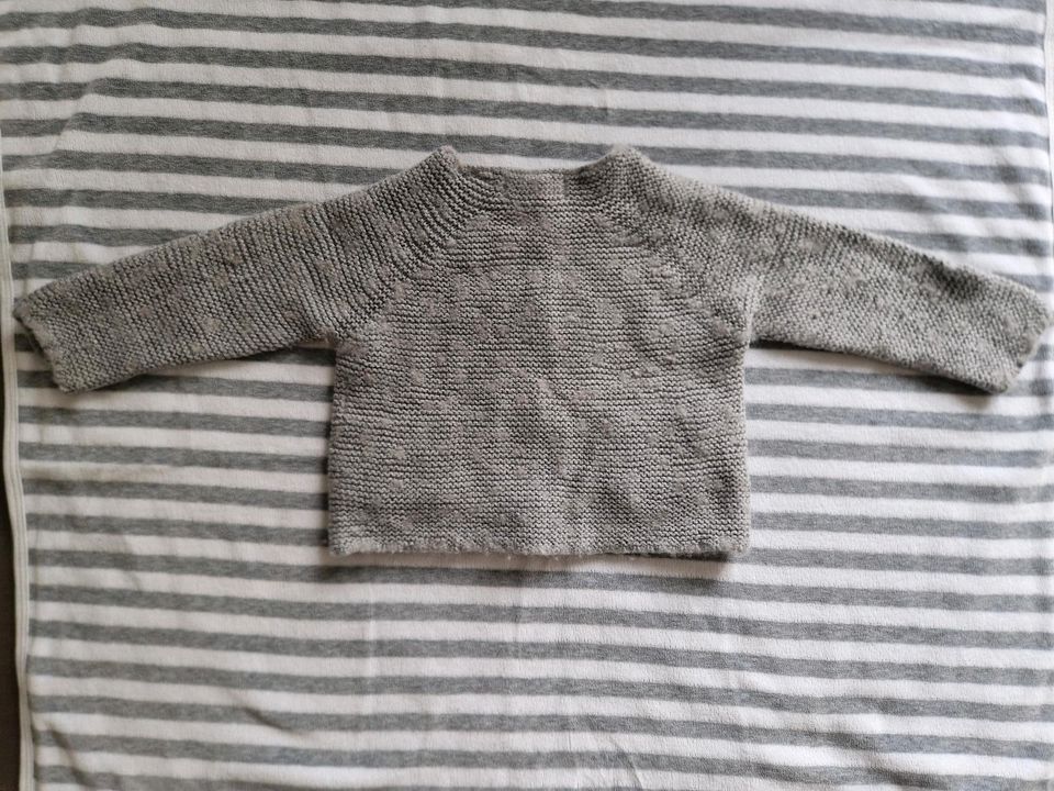 Zara Baby Strickjacke und Strickhose aus Wolle in Frankfurt am Main