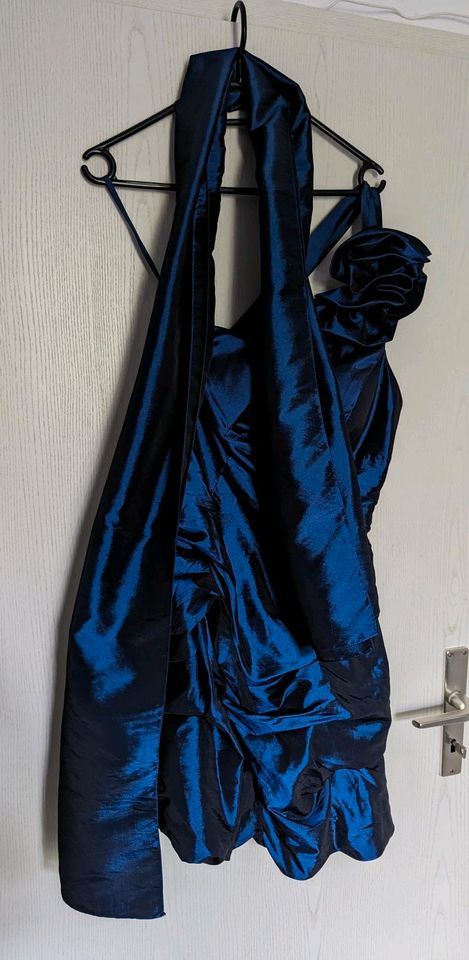 Abendkleid Größe 36 mit Stola in Magdeburg