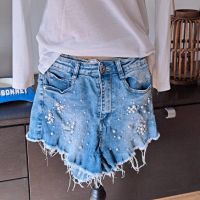 Laulia Shorts Jeans Hose weißen Perlmutt Perlen Used Look Gr. 34 Nordrhein-Westfalen - Langenfeld Vorschau