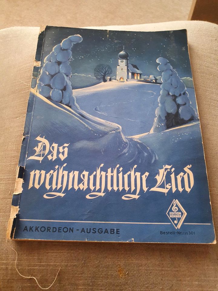 Nachlass Akkordeon diverse Hefte sehr alt 1944 u.w. Noten in Berlin