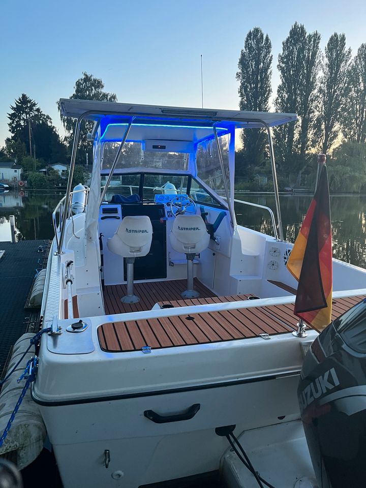 Seaswirl 2150 Striper mit 175 PS Suzuki 4Stroke in Oststeinbek