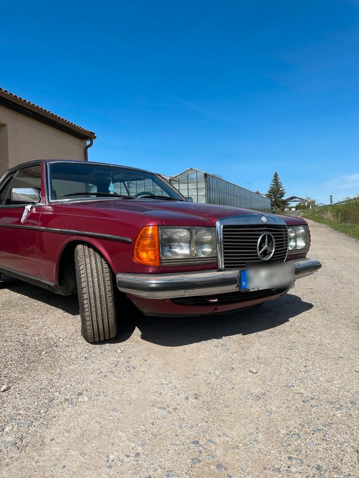 Mercedes W123 Coupé 1977 in Kitzingen