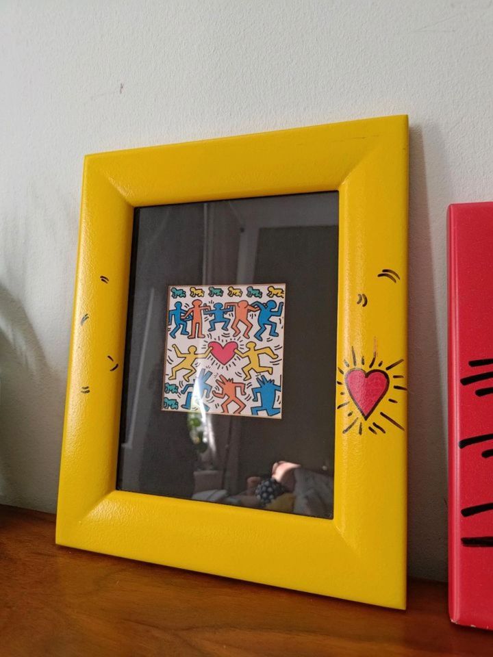 Keith Haring Kunstdrucke mit bunten Rahmen in Berlin