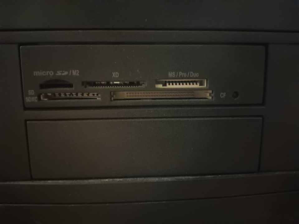 PC-Gehäuse schwarz Computercase mit DVD mit Kartenleser USB 3.0 in Metten