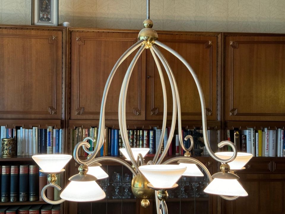Elegante Lampe aus gebürstetem Stahl in Oberhausen