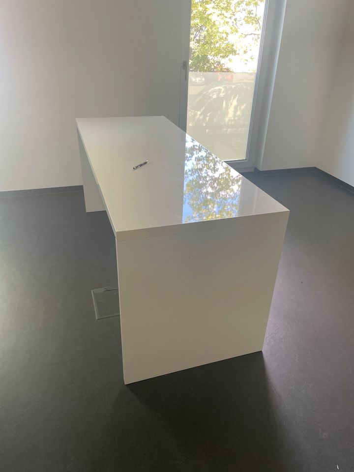 2x Schreibtisch Hochglanz weiß 180cm breit in Heilbronn