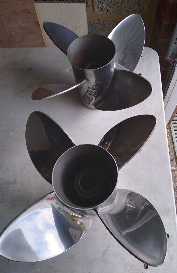 Mercury bravo 1 propellers 22P x 2 in Langenberg