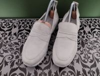 Tamaris Loafer/Slipper Gr. 37 light-grey Velours-Leder neuw. Nordrhein-Westfalen - Gütersloh Vorschau