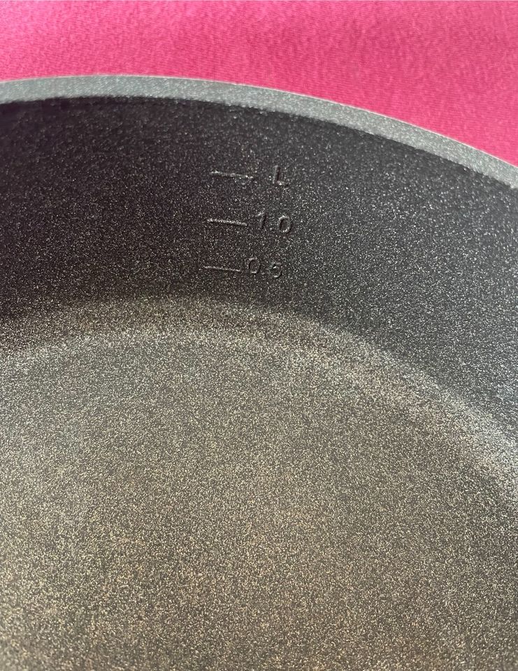 Fissler Bratpfanne beschichtet 24 cm in Schenefeld