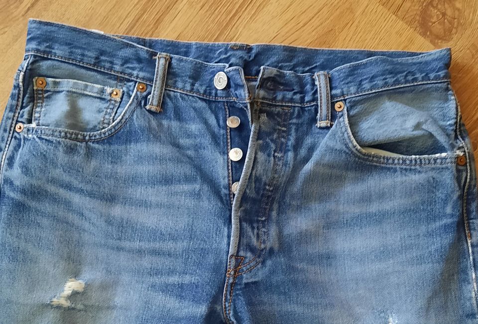 Herren Vintage Original levi's W 33 L32 Mittelblau mit Löchern in Erfurt