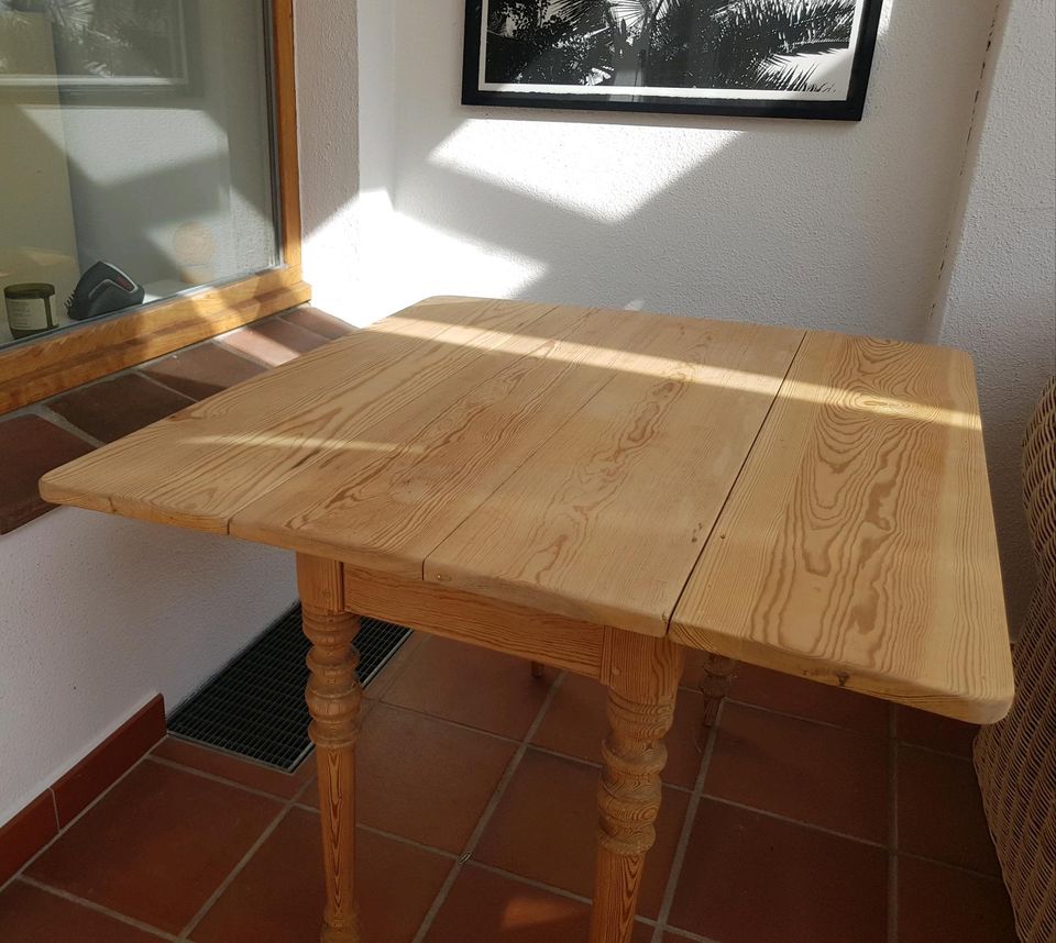 Holztisch: unbehandelt, antik, klappbar aus Kiefer in Hamburg