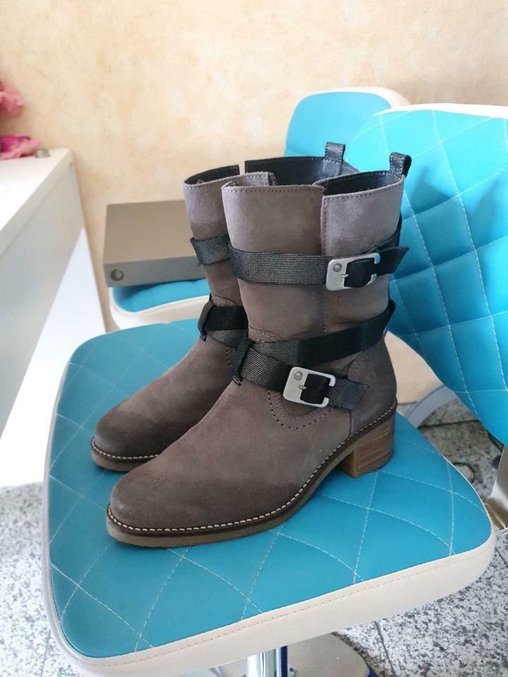 Damen Stiefel Gr.39  Winter Leder OVP neuwertig in Künzell