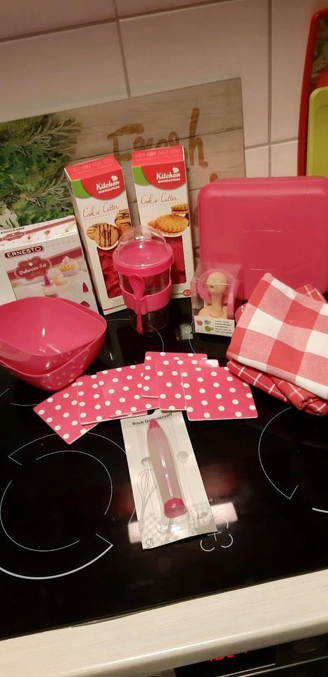 Küchen und Backset neu pink in Dinslaken