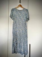 Maxikleid von Pieces Gr. M Streublumen blau/weiß Hessen - Taunusstein Vorschau