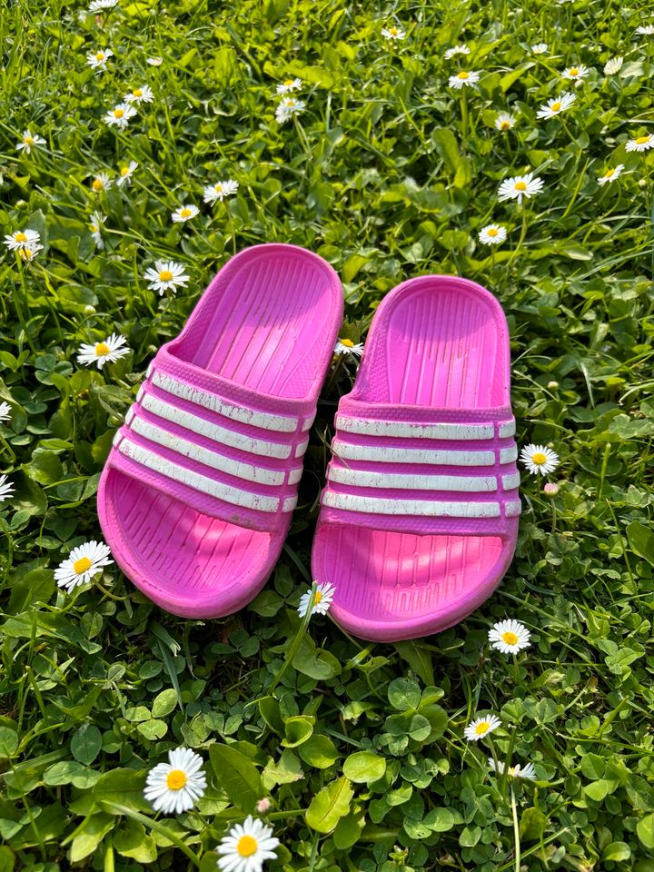 Badeschuhe pink Größe 26 in Insheim