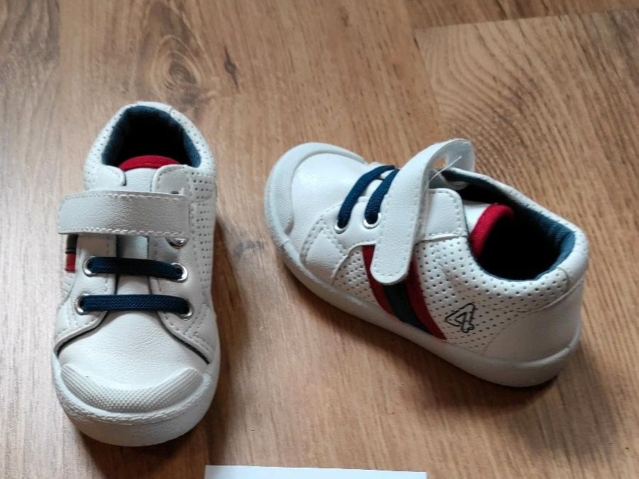 Sneaker Turnschuhe * Größe 22 * neuwertig weiß in Hoppegarten