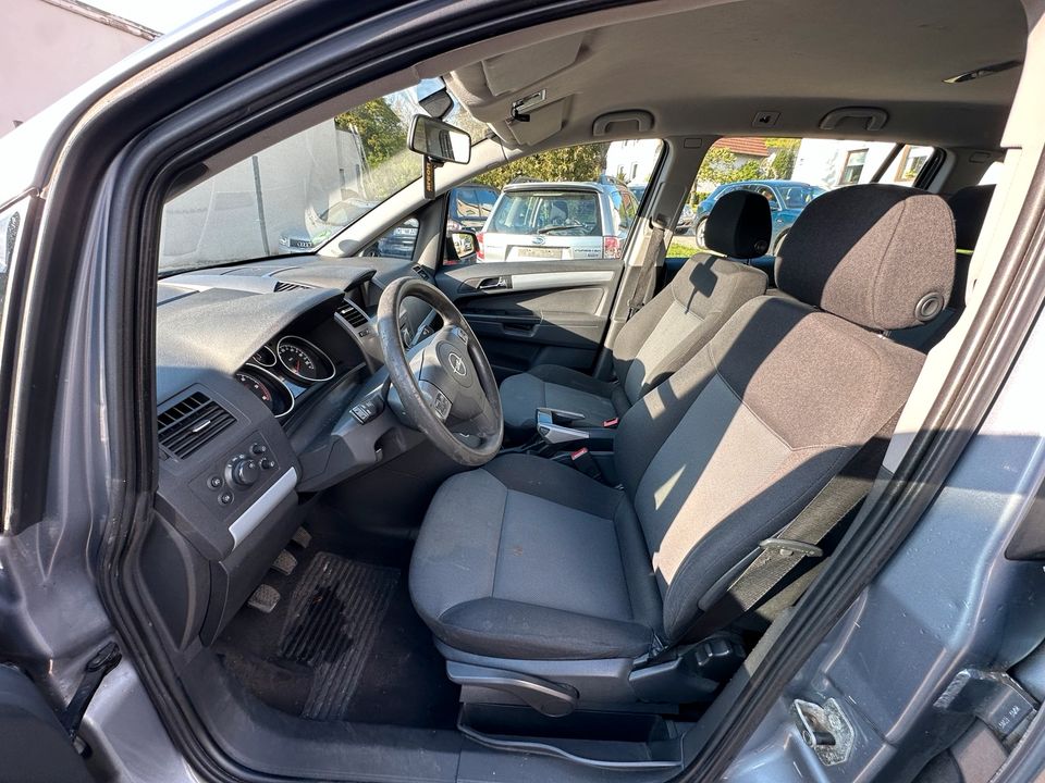 Opel Zafira  7 sitzer TÜV NEU in Blomberg