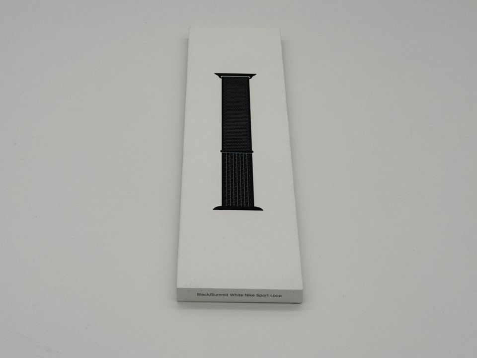 Apple Nike Sport loop Klettverschluss Armband 45MM Black/White in Pforzheim