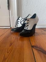 Pumps high heels Schnürung schwarz weiß lack pleaser 38,5 Berlin - Köpenick Vorschau