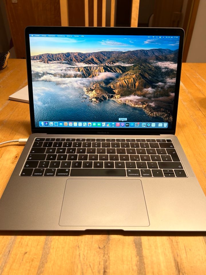 Apple Mac Book Air 2019 13 Zoll 128 GB top Zustand! in Knetzgau