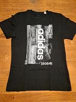 schwarzes T-Shirt mit Frontprint von Adidas, Gr. M Niedersachsen - Moormerland Vorschau