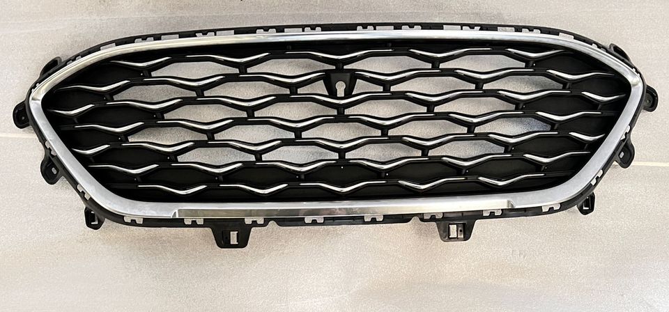 FORD KUGA 3 Grill Kühlergrill Frontgrill LV4B-8200-VDW / ab 2020 in Düsseldorf