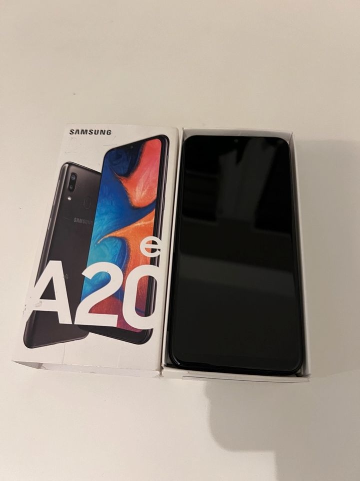SAMSUNG Galaxy A20e (32GB) in Düsseldorf