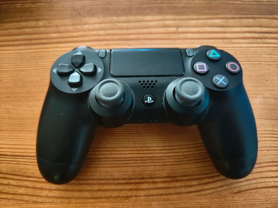 PlayStation 4 Pro | 1000 GB | 1 Controller + 2 Spiele in Hamburg