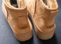 UGG Classic Ultra Mini Platform Boots Damen Gr. 39 Plateaustiefel Nordrhein-Westfalen - Meckenheim Vorschau