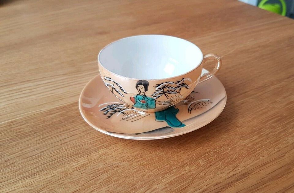 Kleine Tasse - chinesisches Porzellan in Saffig