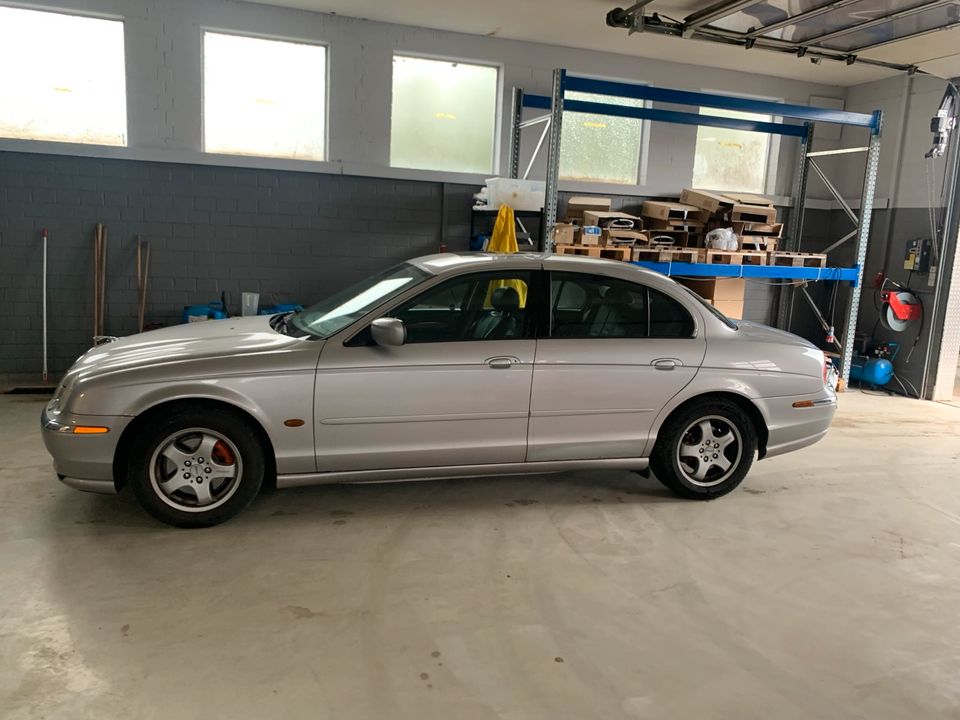                     Jaguar S Type Limousine