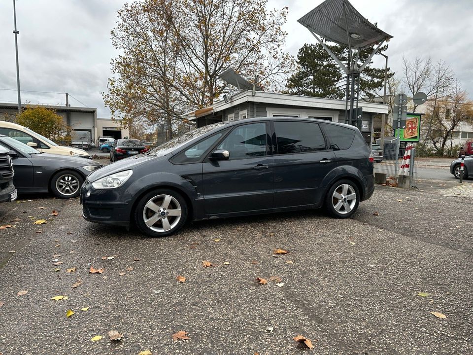 Ford Galaxy 2,2 TDCi 129kW DPF Trend in Nürnberg (Mittelfr)