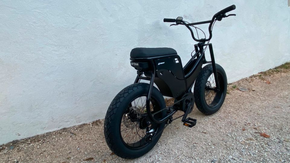 das kleine tiefschwarze Lil Missy Sondermodell eBike Bosch Motor in Klettgau