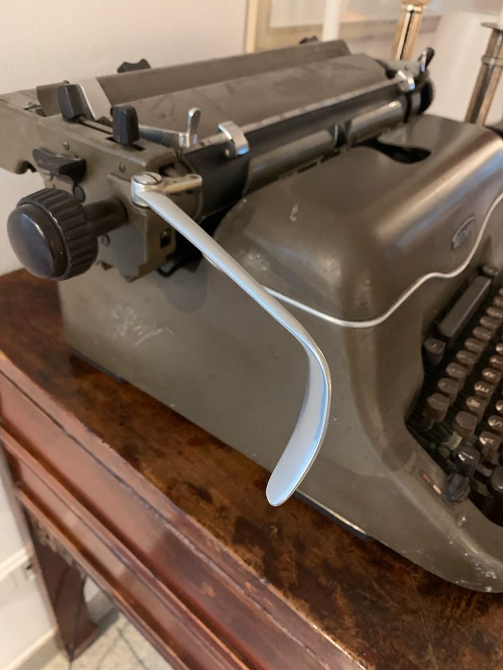 Schreibmaschine Triumph in Herdecke